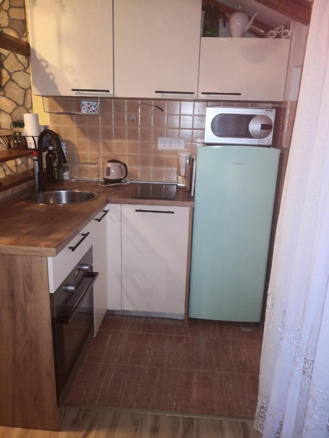 Kuca Tonci & Semsa Apartment Tisno Exterior photo